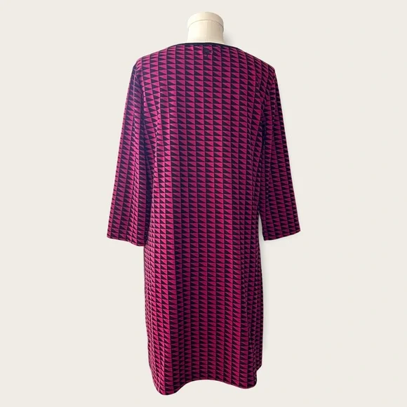 Tyler Boë Pink and Black Geo Print Knit Shift Dress Size Medium - Picture 2 of 12